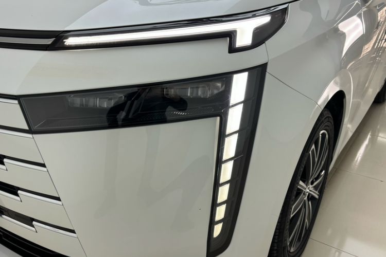 Used GAC Trumpchi E8 2024 Honor Series 2.0L Honor Edition Left Front Headlight