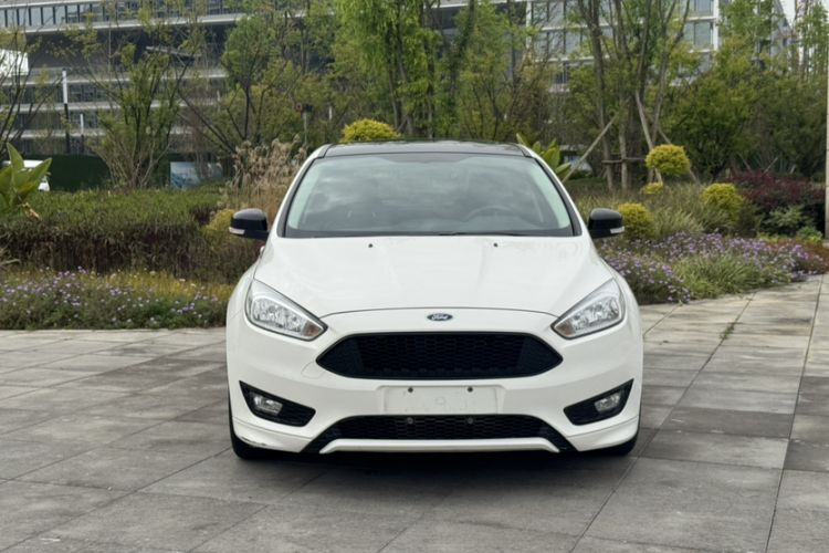 Used Ford Focus 2017 Hatchback EcoBoost 180 Automatic Elite Model Exterior 2