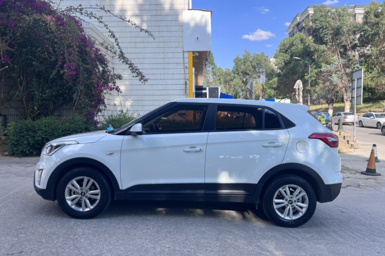 Used Hyundai ix25 2015 1.6L Automatic Two-Wheel Drive Fashionable GS Model Exterior 3