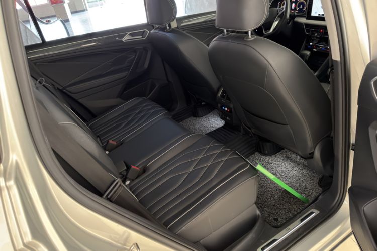 Used Volkswagen Tiguan L 2023 330TSI Automatic Two-Wheel Drive R-Line Enjoyment Edition Interior 4