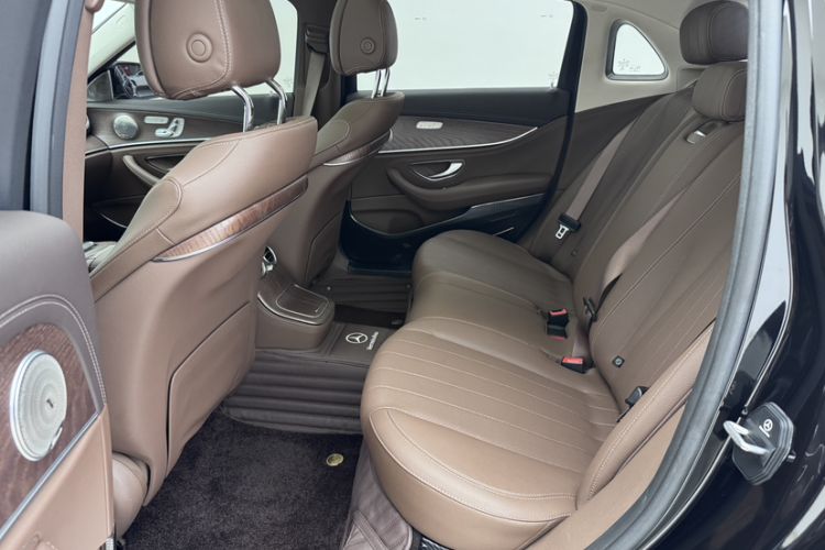 Used Mercedes-Benz E-Class New Energy 2023 E 350 e L Plug-in Hybrid Sedan Interior 3