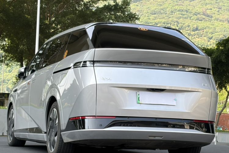 Used XPeng X9 2024 702 Ultra-Long Range Max
