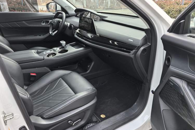 Used CHANGAN UNI-K 2024 2.0T Two-Wheel Drive YueShang Trim Interior 12