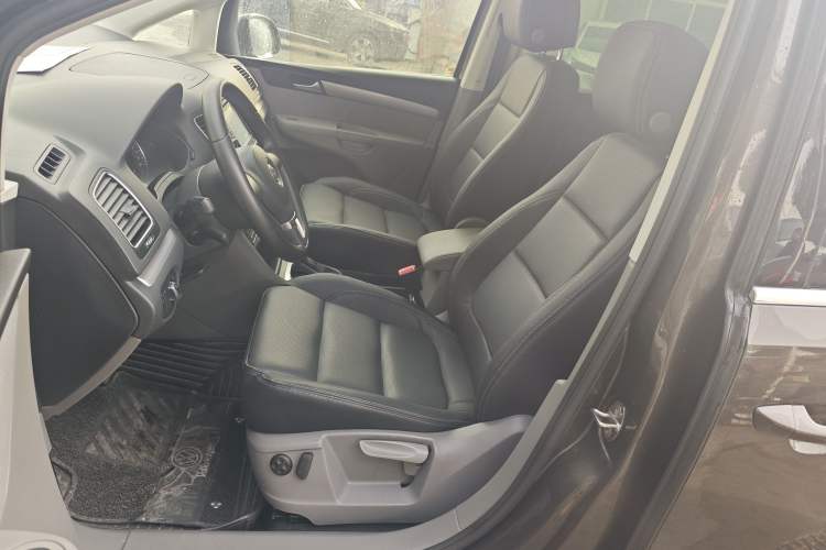 Used Volkswagen Sharan 2013 1.8TSI Standard Model
