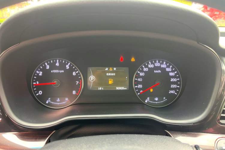 Used Kia K4 2014 1.8L Automatic DLX Odometer Close Up