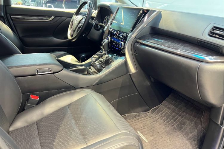 Used Toyota Vellfire 2020 Dual-Engine 2.5L HV Luxury Edition Interior 9