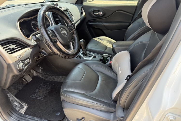 Used Jeep Cherokee 2017 2.0L Superior Edition