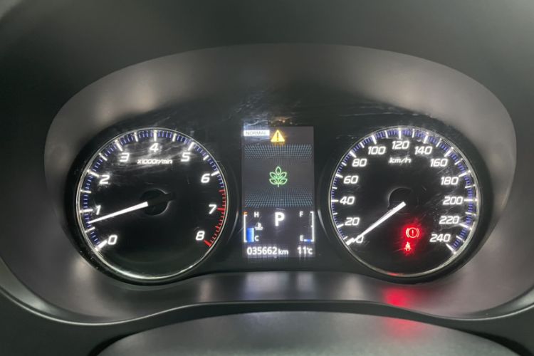 Used Mitsubishi Outlander 2021 2.4L 4x4 DynaDrive Edition 5 Seats Odometer Close Up