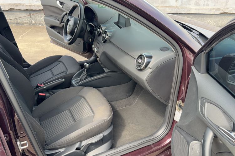 Used Audi A1 2013 30 TFSI Sportback Urban Interior 5