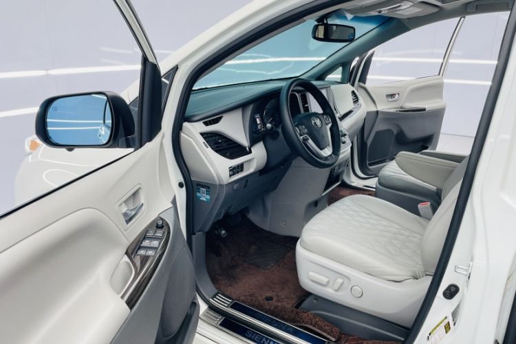 Used Toyota Sienna 2020 3.5L Two-Wheel Drive XLE Leather Interior 7 Seats Mexico Edition
