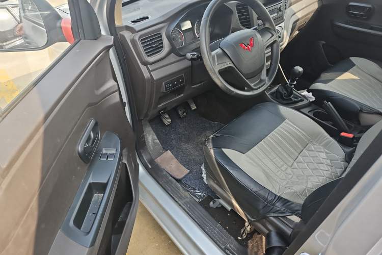 Used Wuling Hongguang V 2022 1.5L Jingqu Edition Electric-Assist LAR