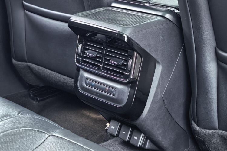 Used Land Rover Range Rover Evoque 2021 Range Rover Velar 249 PS R-Dynamic S Performance Edition