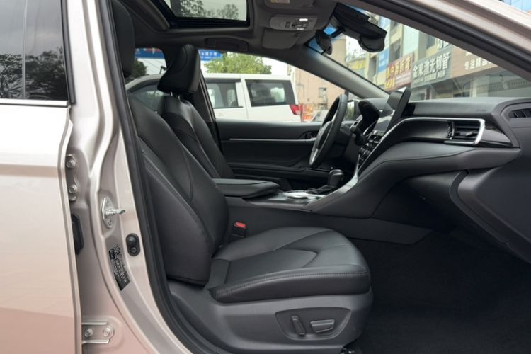 Used Toyota Camry 2021 2.0G Luxury Edition
