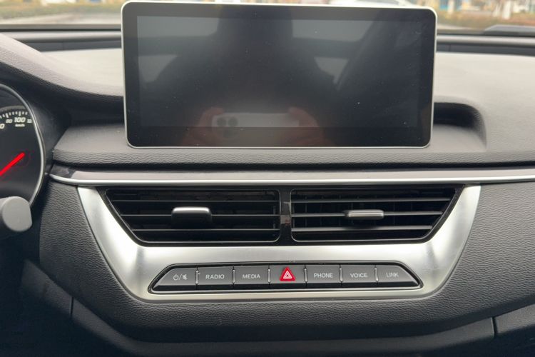 Used Hongqi H5 2022 Classic Model Facelift 1.8T Automatic Smart Connect Flagship Edition