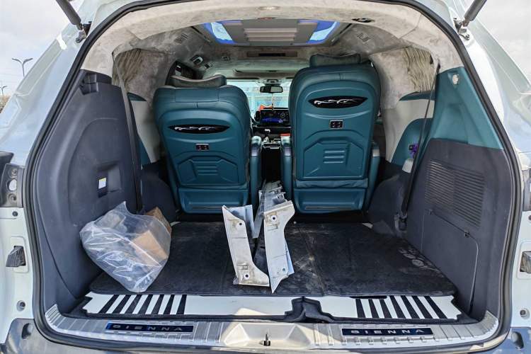 Used Toyota SIENNA 2021 2.5L Hybrid Comfort Edition Trunk