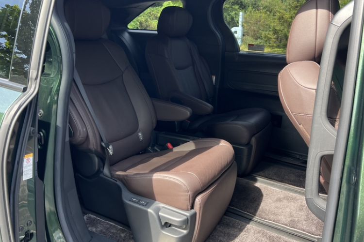 Used Toyota Sienna 2021 2.5L Hybrid Platinum Edition
