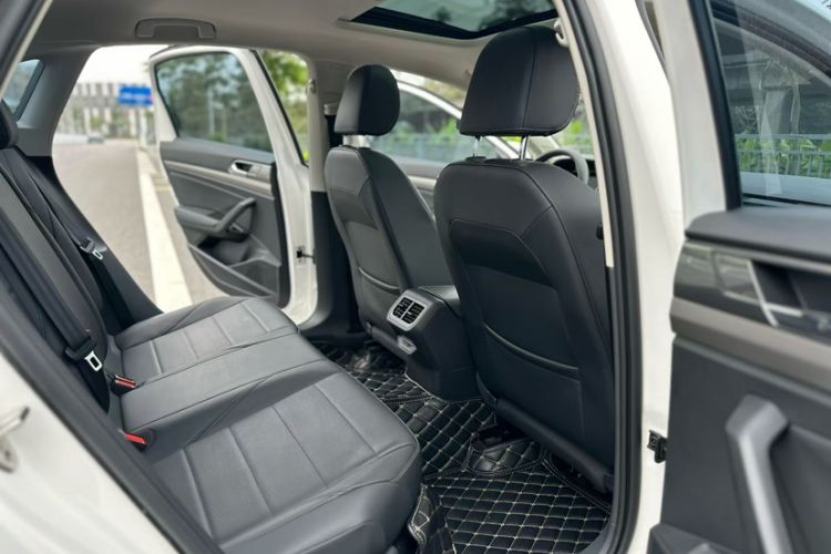 Used Volkswagen Lavida 2021 1.5L Automatic Comfort Edition Interior 4