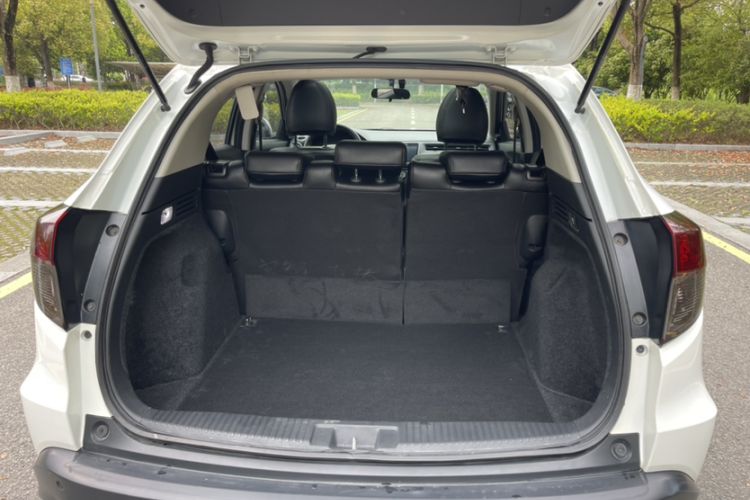 Used Honda Vezel 2020 1.5L CVT Pioneer Edition Trunk