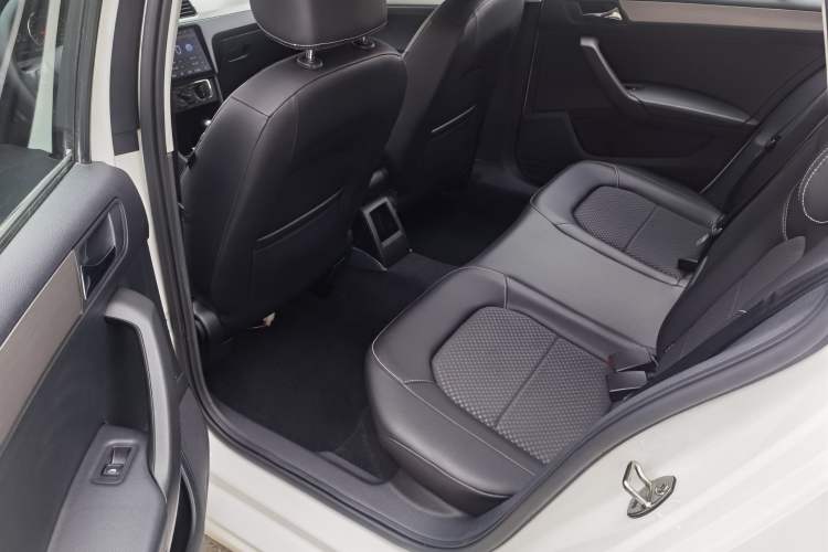 Used Volkswagen Santana 2015 Haval H6 1.6L Automatic Comfort Model