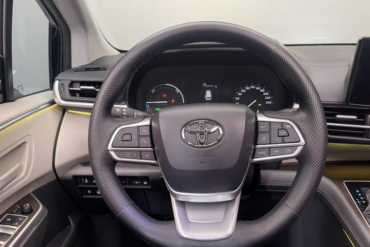 Used Toyota Sienna 2024 2.5L Hybrid Comfort Edition
