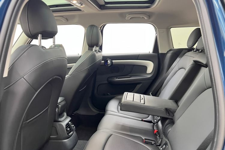 Used MINI Countryman 2021 1.5T COOPER ALL4 Laguna Blue Limited Edition Interior 4