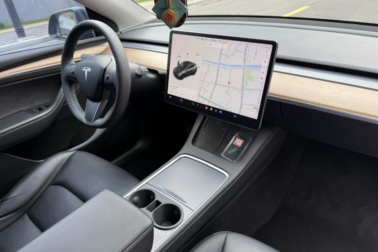 Used Tesla Model Y 2021 Long-Range All-Wheel-Drive Version
