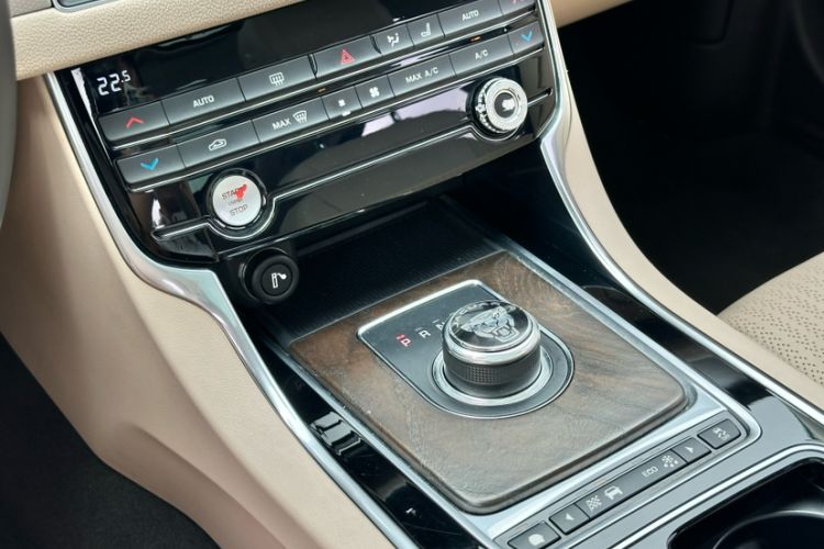 Used Jaguar XFL 2017 XFL 2.0T 200PS Elite Edition