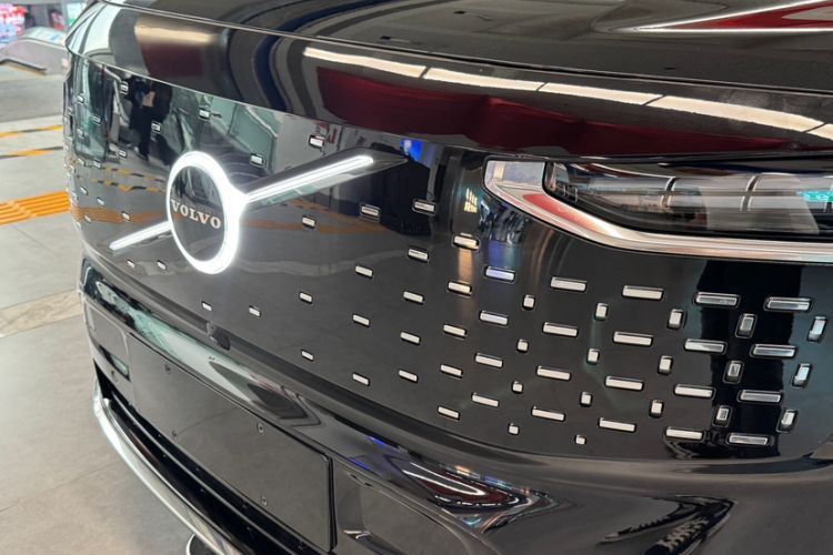 Used Volvo EM90 2025 Ultra Six-Seater