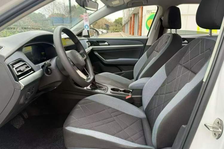 Used Volkswagen Lavida 2023 1.5L Automatic De Yi Edition Interior 3