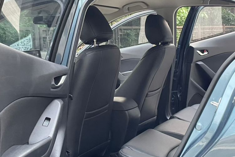 Used Mazda 3 Axela 2016 Sedan 1.5L Automatic Comfort Model Interior 3