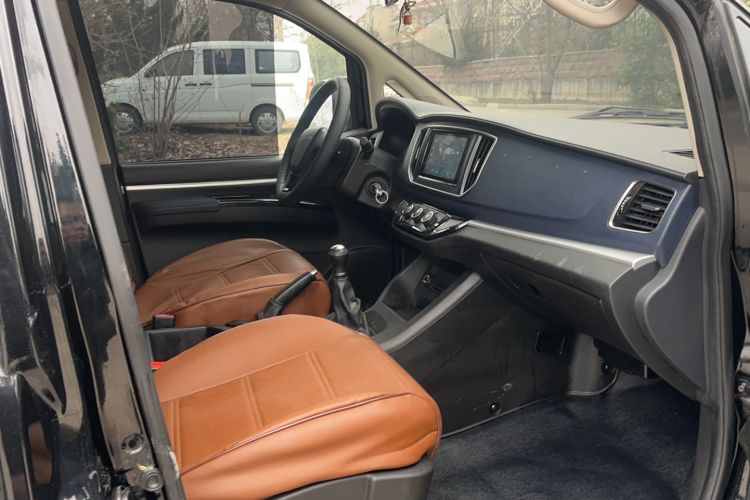 Used FORTHING Lingzhi 2023 M5L 1.6L Comfort 9-Seater
