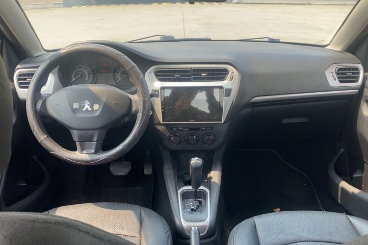 Used Peugeot 301 2014 1.6L Automatic Comfort Edition Center Console