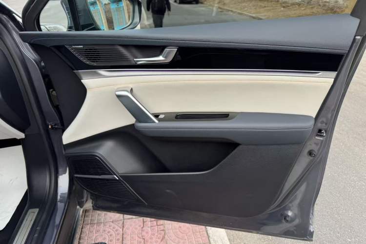 Used BYD Tang New Energy 2022 EV 730KM Luxury Model Interior 8