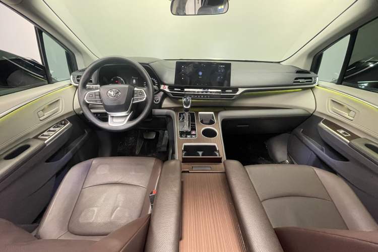 Used Toyota Sienna 2024 2.5L Hybrid Comfort Edition
