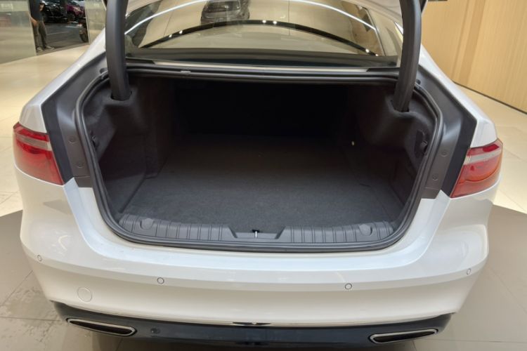 Used Jaguar XFL 2018 XFL 2.0T 250 PS Premium Edition
