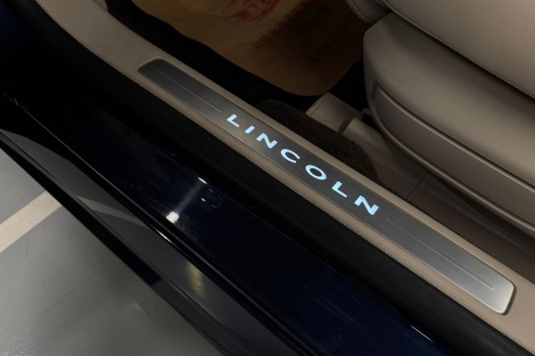 Used Lincoln Continental 2017 2.0T Two-Wheel Drive Deluxe Edition Interior 14