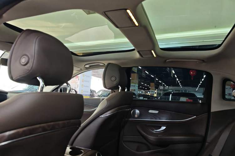 Used Mercedes-Benz E-Class 2020 Facelift E 260 L Interior 11