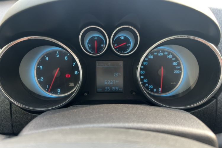 Used CHANGAN CS35 2014 1.6L Manual Luxury Navigation Model China IV Standard
