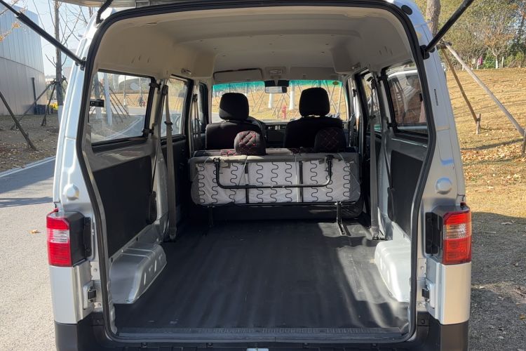 Used Jinbei Hiace X30 2023 1.5L Super-Comfortable Passenger Van 5/6/7-Seater Non-Air-Conditioned Version Model SWC15M