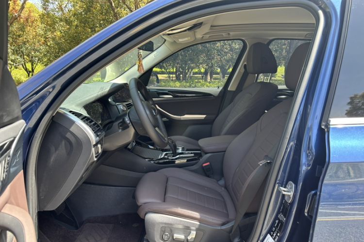 Used BMW X3 2021 xDrive25i M Sport Package Interior 9