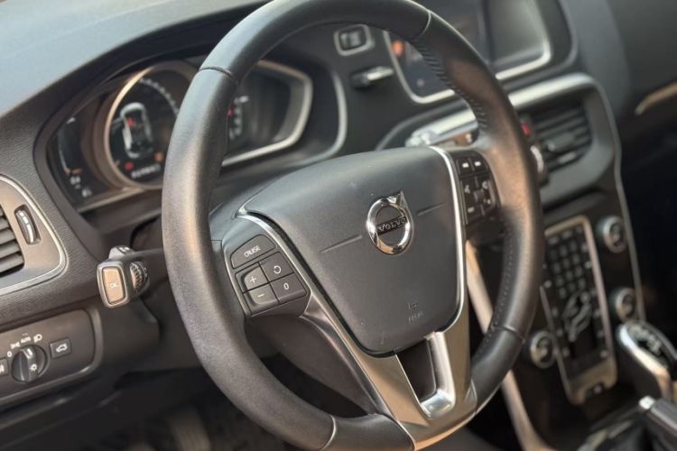 Used Volvo V40 2018 T3 Zhiyi Edition