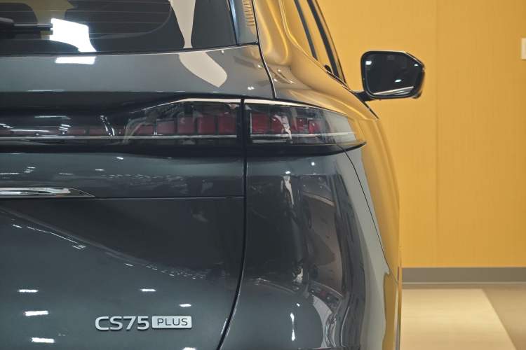 Used CHANGAN CS75 PLUS 2025 4th Generation 1.5T New Blue Whale Smart Flagship Version Exterior 9