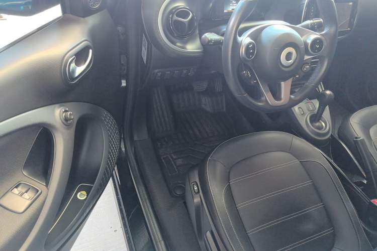 Used smart forfour 2016 0.9T 66 kW Pioneer Edition