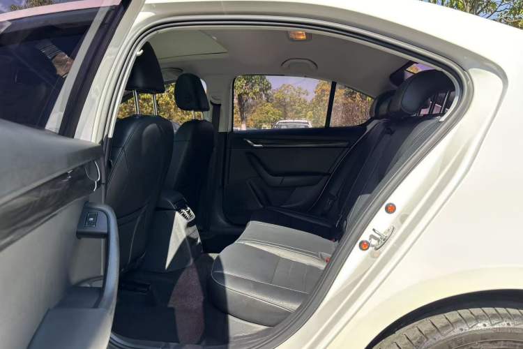 Used Skoda Octavia 2016 TSI280 DSG Smart Drive Edition Interior 4