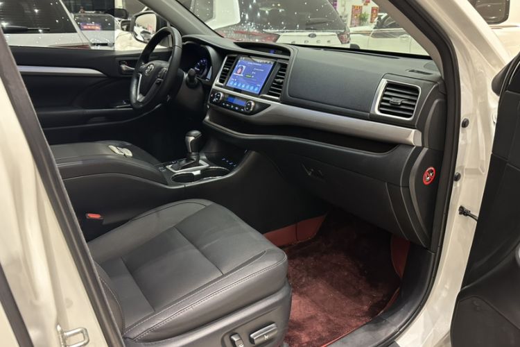 Used Toyota Highlander 2017 2.0T Four-Wheel Drive Luxury Edition 7 Seats