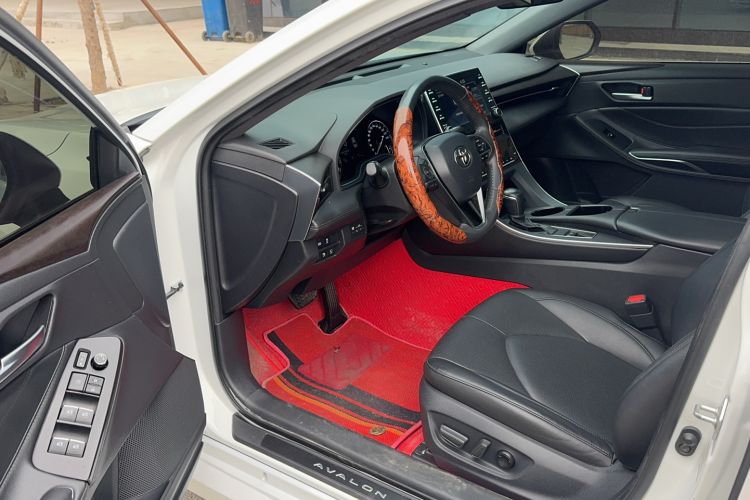Used Toyota Avalon 2019 2.0L XLE Premium Edition China VI Interior 1