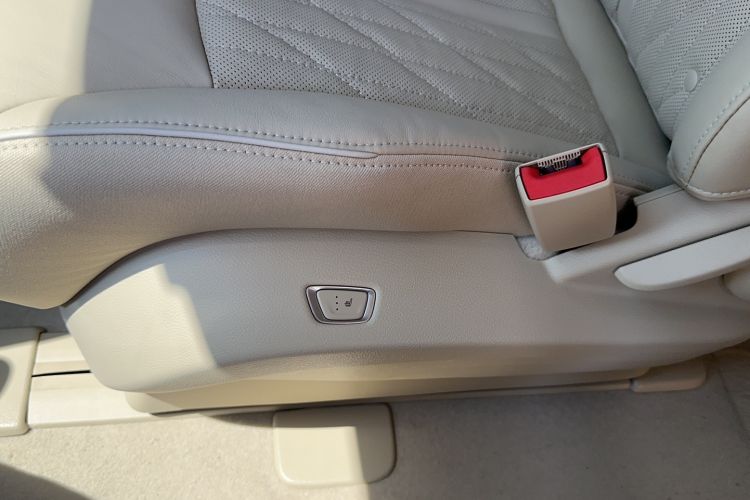 Used Buick GL8 2023 Land Business Class Smart Deluxe Model
