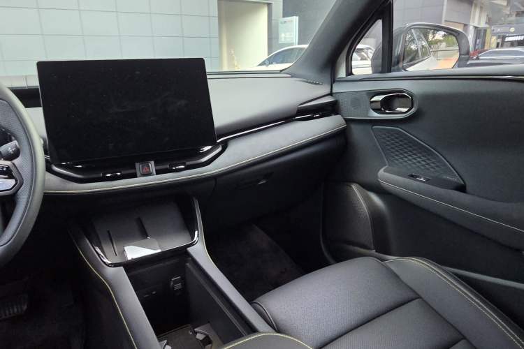 Used Lynk & Co 06 2025 Renew 1.5T Halo Interior 7