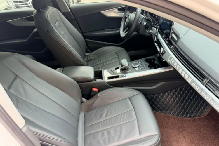 Used Audi A4L 2018 30th Anniversary Edition 40 TFSI Fashion Model
