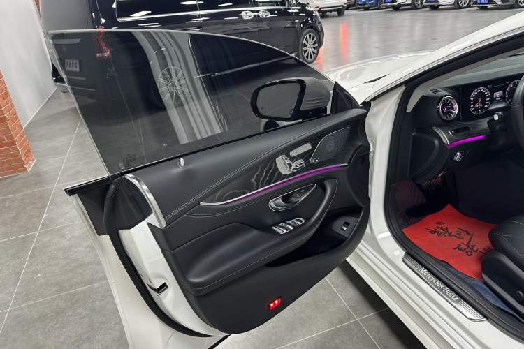 Used Mercedes-Benz CLS 2018 CLS 300 Luxury Model Interior 5